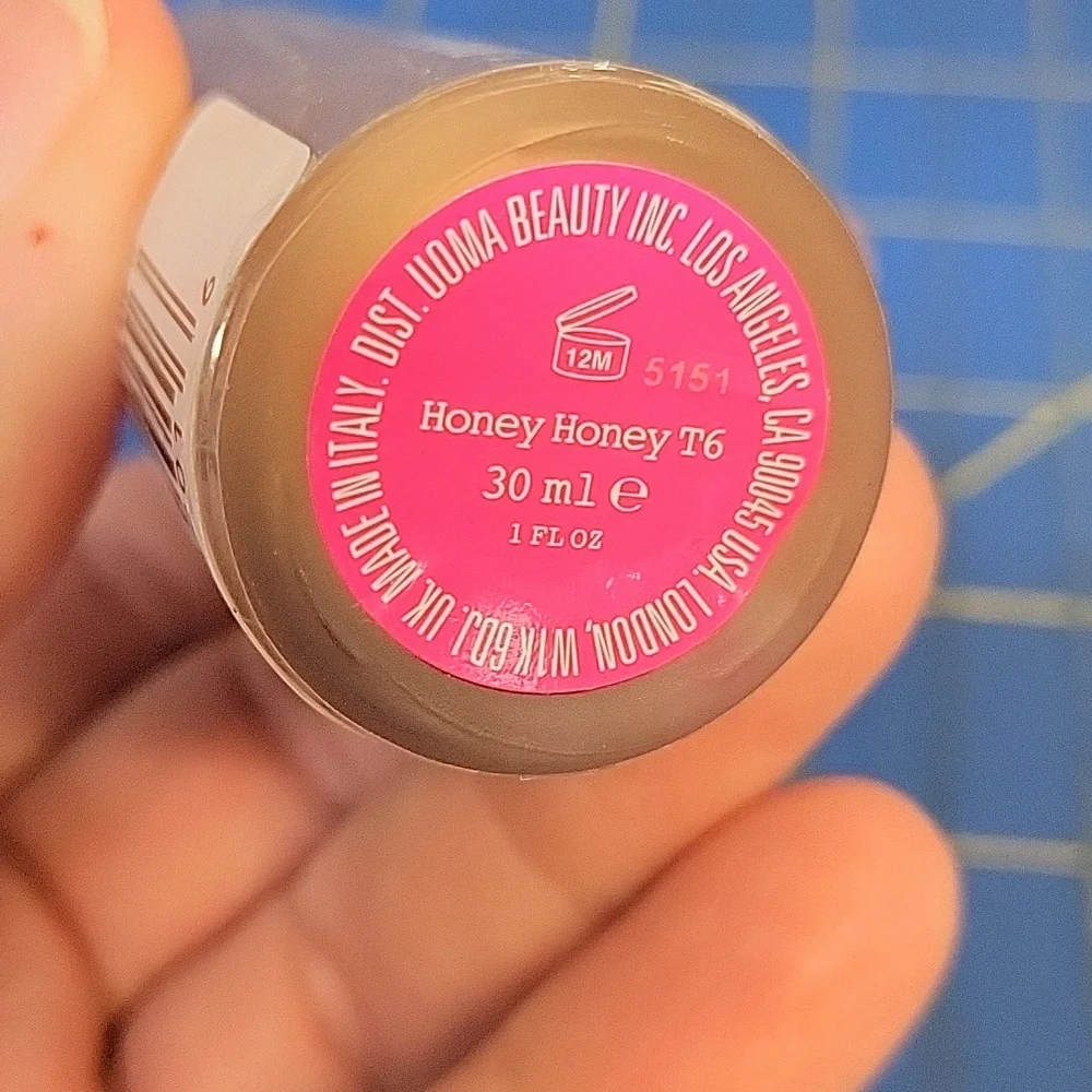 UOMA Flawless IRL Foundation - Honey Honey T6 - 30ml New Sealed Bottle